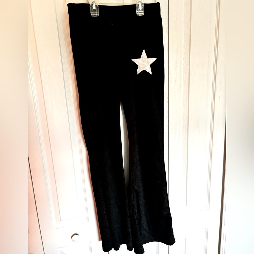 Shiny flared leggings with star print